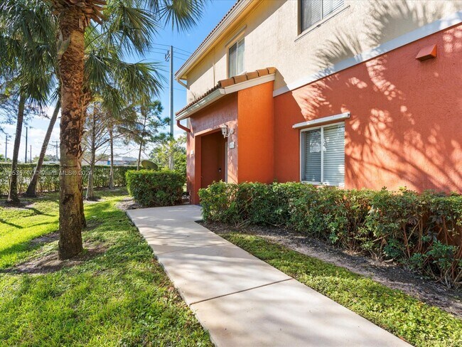 Building Photo - 7400 Palomino Dr
