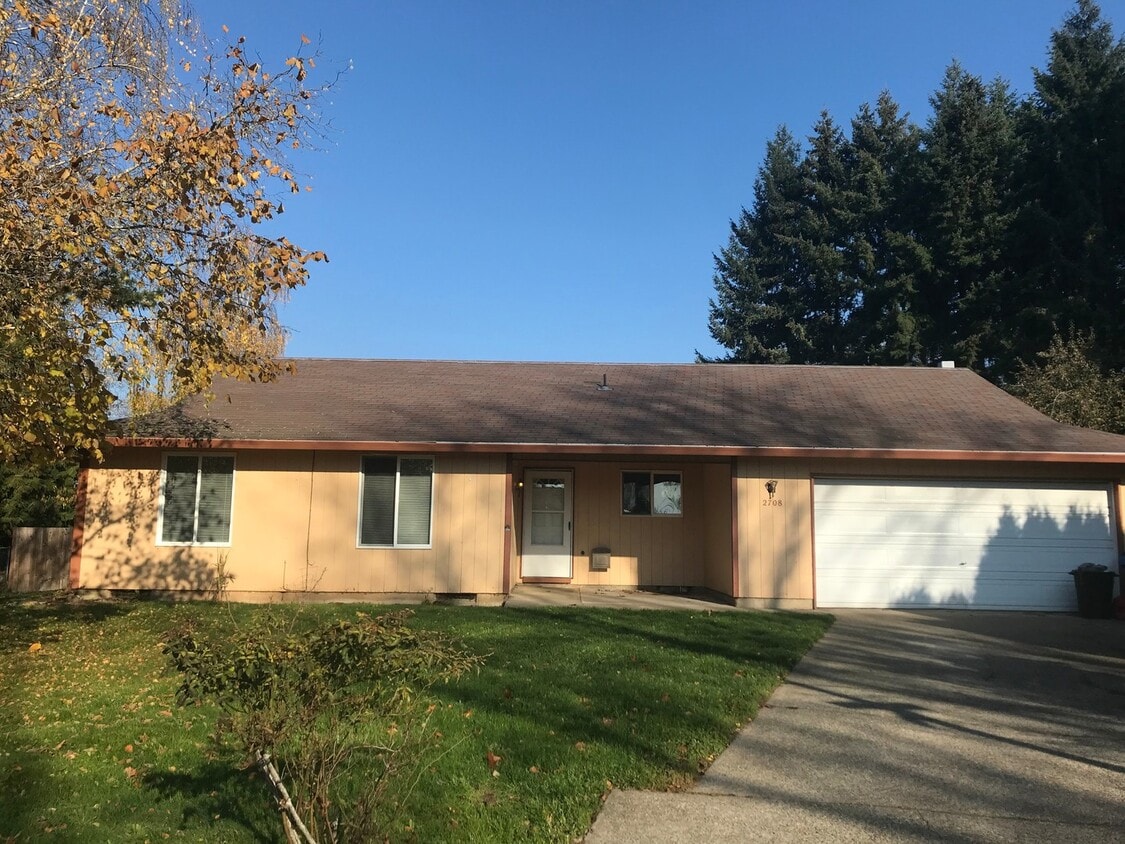 Primary Photo - Adorable 3 Bed 2 Bath Ranch Style Home on ...