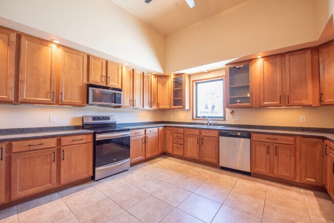 Building Photo - 212 Hice Ave