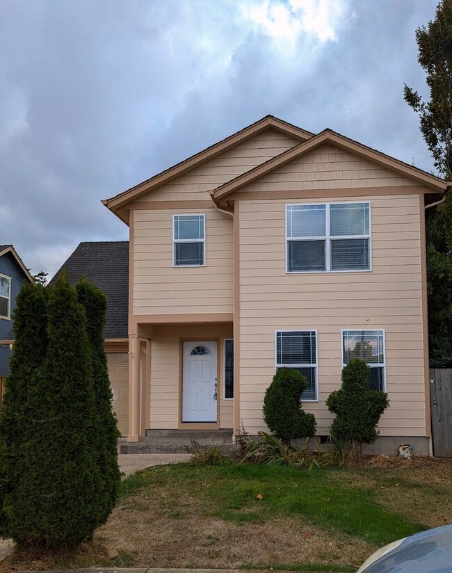 Building Photo - Newly renovated, spacious 2-Level in NE Salem