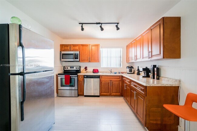 Building Photo - 3330 Southwest 59th Terrace, West Park, FL...