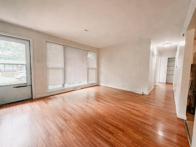 Building Photo - 10229 Edgefield Dr