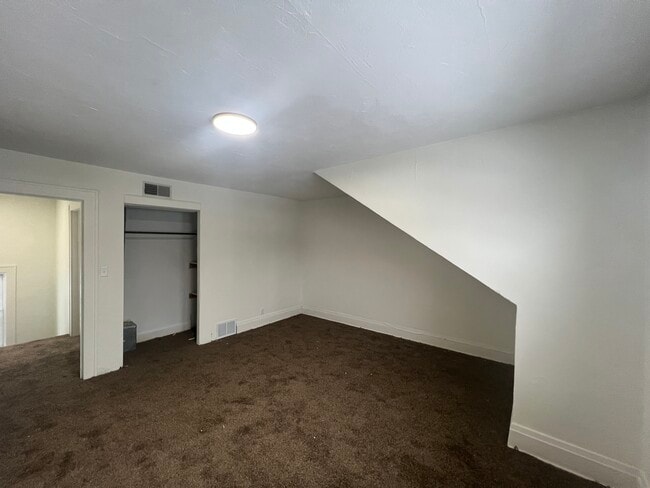 Building Photo - 911 Townline Rd