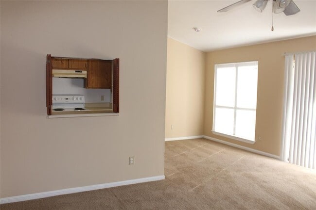 Building Photo - 16111 Aspenglen Dr