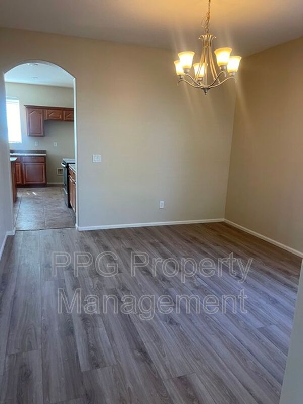 Foto del edificio - 17653 W Corrine Dr
