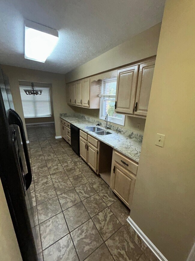 Building Photo - 3503 Lakeside Ct
