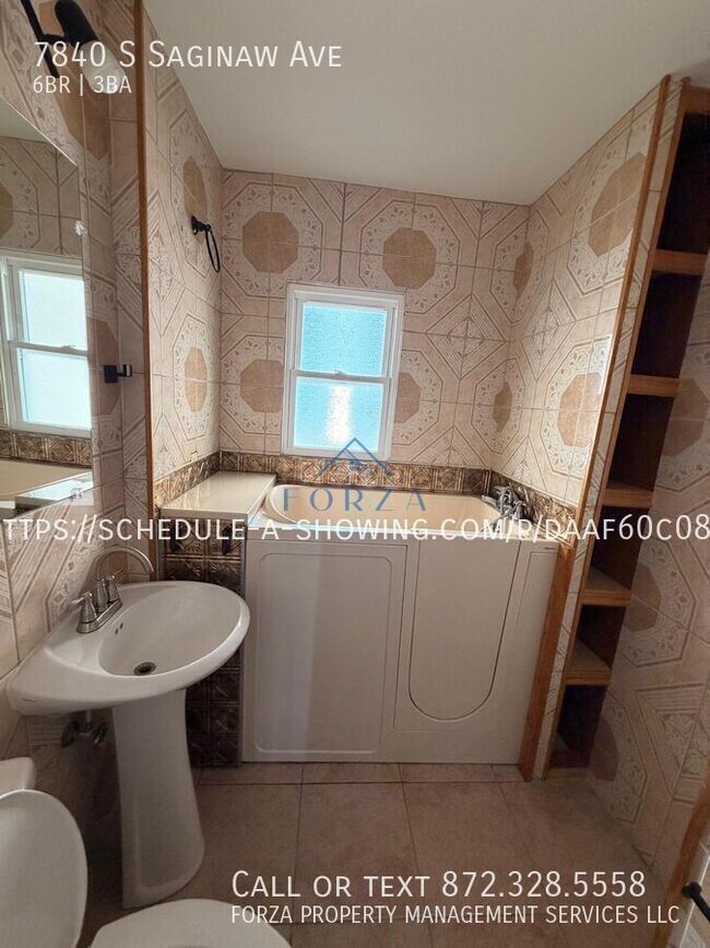 Foto del edificio - 7840 S Saginaw Ave