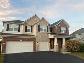 Building Photo - 16W764 Hawthorne Ct Building Photo - 16W764 Hawthorne Ct