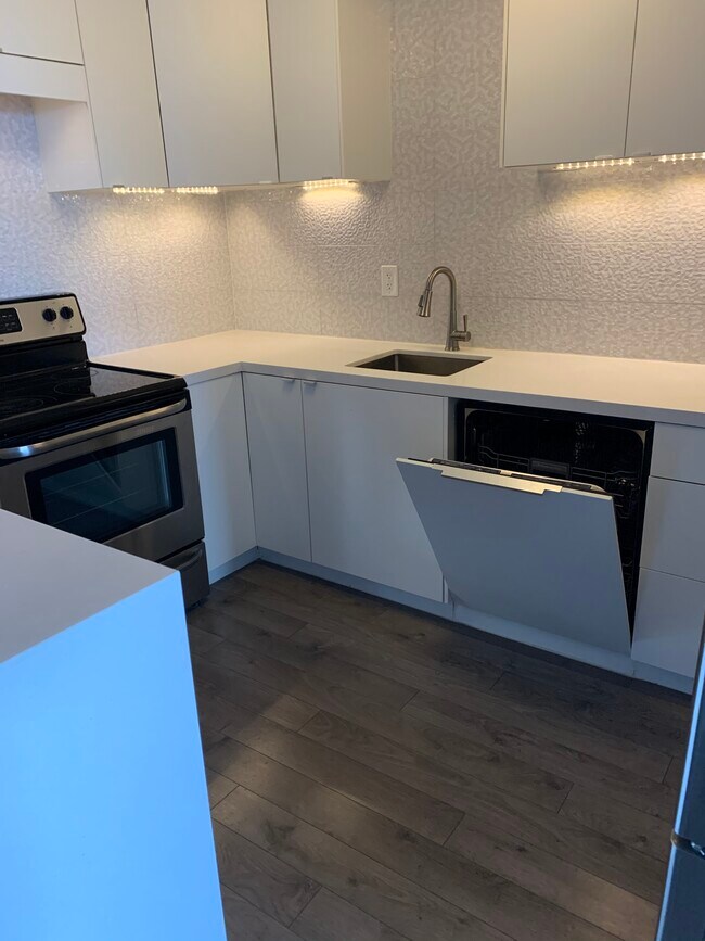 Kitchen - 212 Kerr St