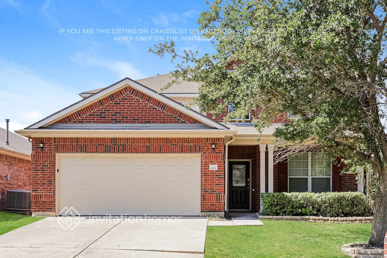 Foto principal - 15713 Landing Creek Ln