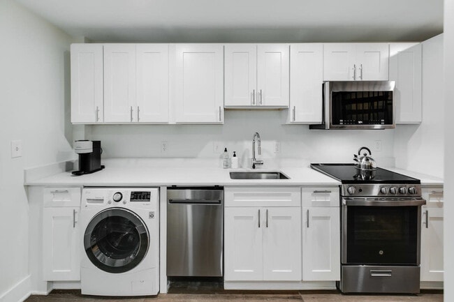 Building Photo - 150S S Independence Mall W