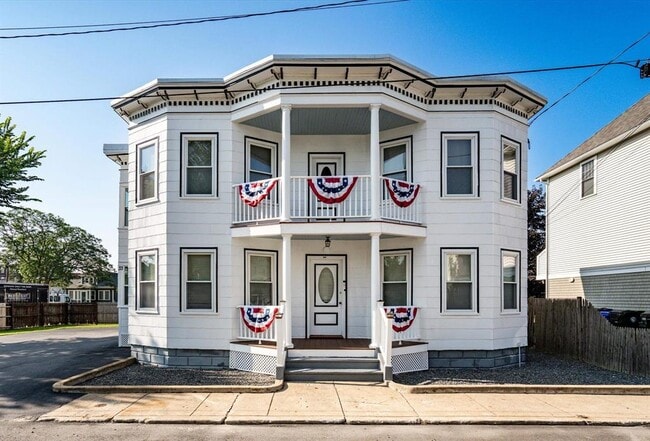 Building Photo - 33 Krakow Ave