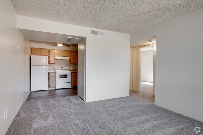 2BR, 1BA - 676SF - Courtyard Apartments