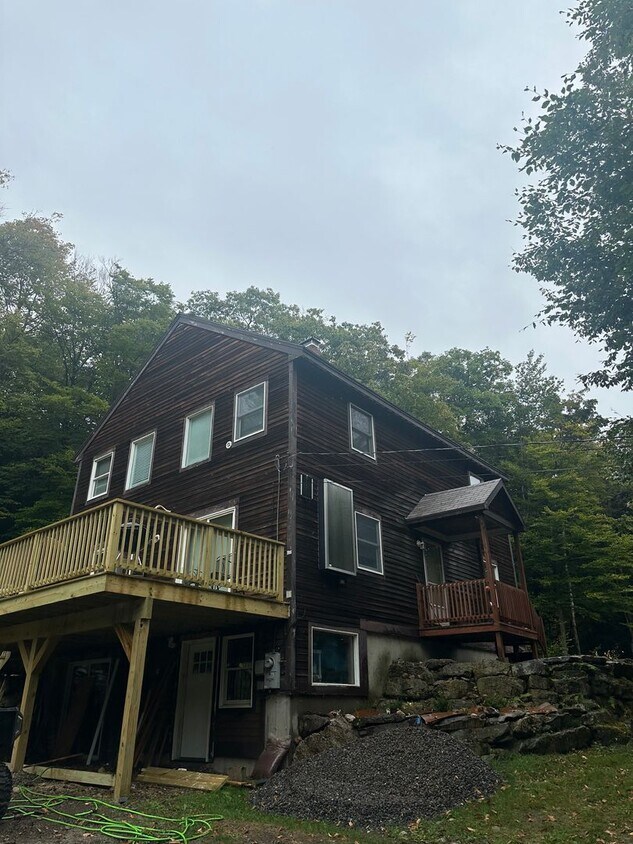 Primary Photo - Large Home for Rent - Picturesque New Hampton