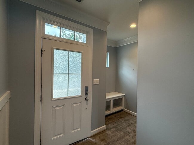 Building Photo - Great Condo On The Riverfront Golf Course