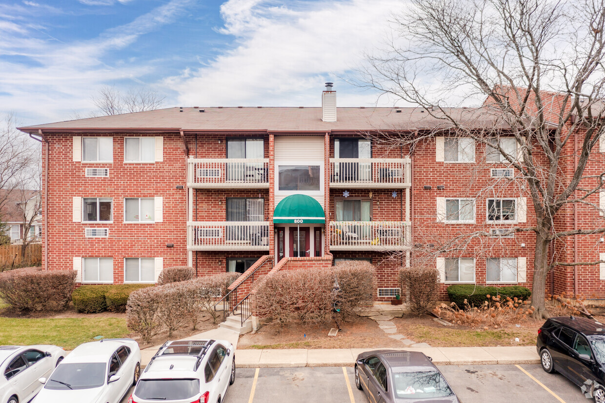 Entrance - Lakewood Villas Apartments