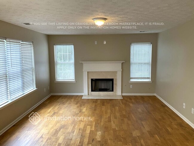 Foto del edificio - 1418 Fall River Dr
