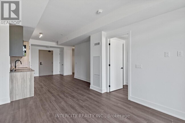 Building Photo - 2075-2075 King Rd