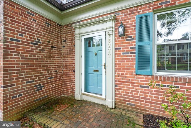 Foto del edificio - 5222 Duvall Dr