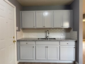 Building Photo - 8010 Roswell St