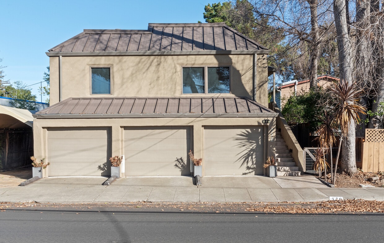Frente - 570 Okeefe St