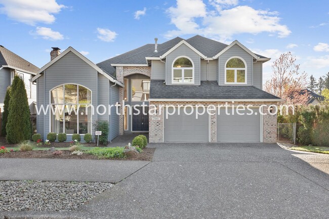 Building Photo - Spacious Lake Oswego Traditional