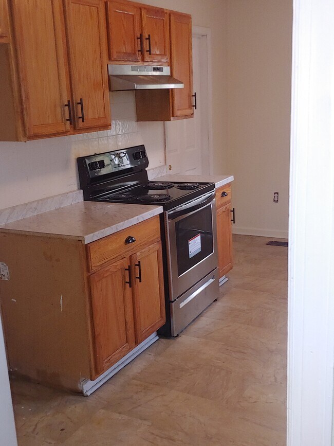 Building Photo - 852 Corona Dr