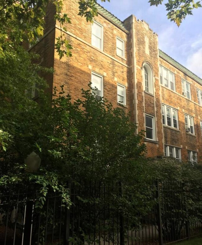 Building Photo - 611 1/2 W Arlington Pl