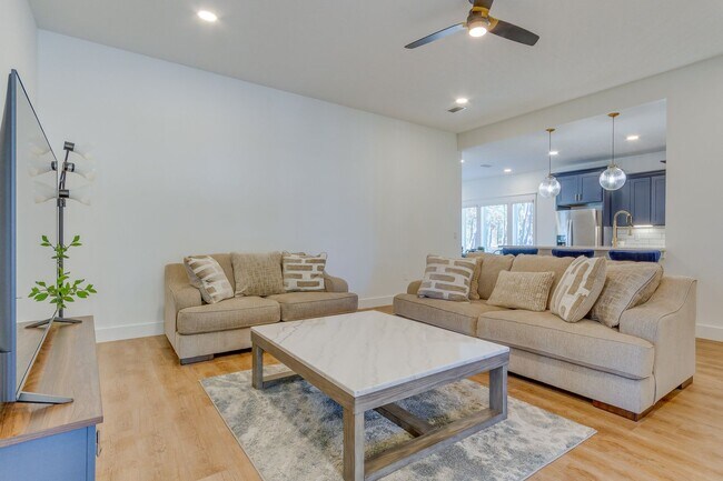 Building Photo - Gulf Breeze - 3 Bedroom, 2 Bathroom