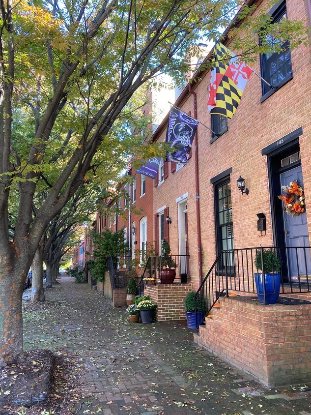 Frente de la casa - 145 W Hill St