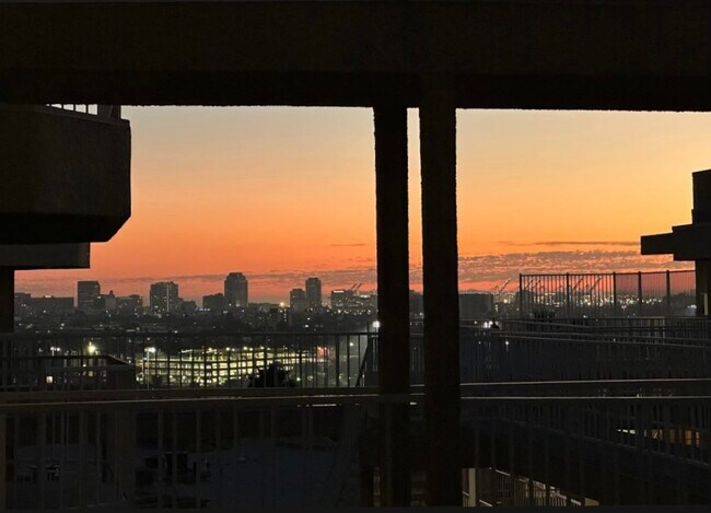 Foto del edificio - 2120 E Hill St