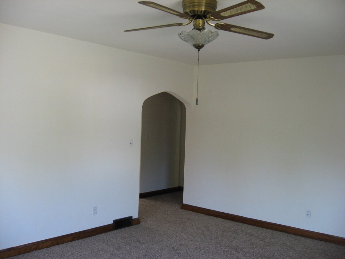 2002 Carey Ave, Davenport, IA 52803 Apartments in Davenport, IA