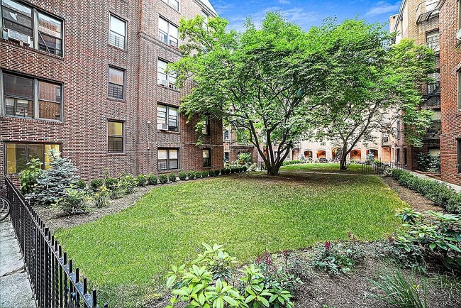 Courtyard - 3353 82nd St