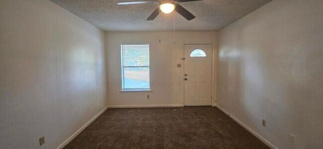Foto del edificio - Available! 2 Bedroom 1 Bath Close to Everything! Longview, TX!