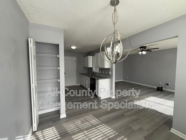 Building Photo - 211 Curvewood Rd