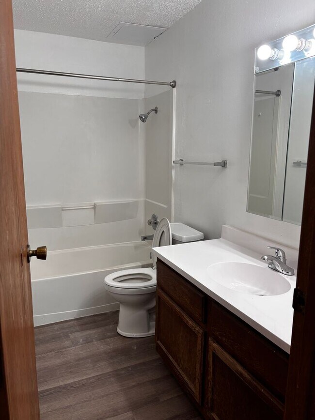 Foto del edificio - 2715 Hawken St