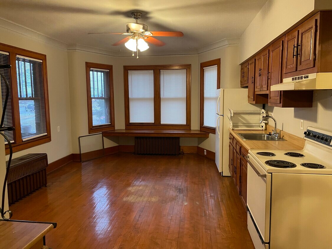 34130 Utica Rd, Fraser, MI 48026 House for Rent in Fraser, MI