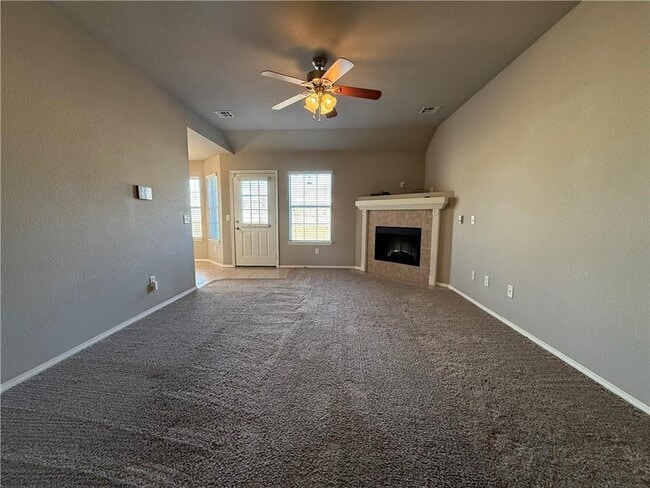 Foto del edificio - 950 Honeysuckle Dr