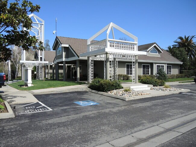 Foto del edificio - 2/2 Downstairs Unit in Desirable Park Alma...