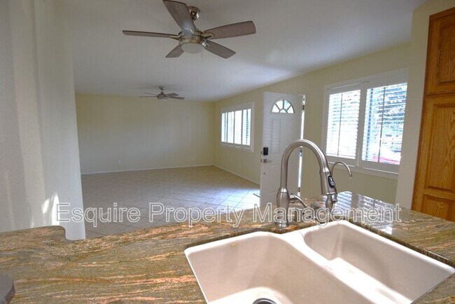 Building Photo - 1210 Chalmette Ave