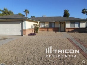 Building Photo - 712 W Gary Dr
