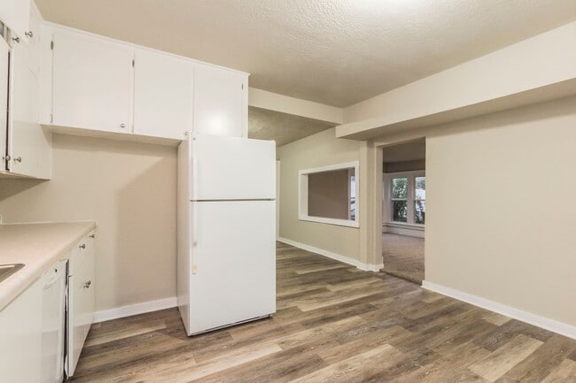 Building Photo - 115 3rd St NW