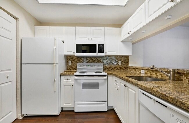 Building Photo - 2812 Grande Pky