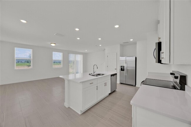 Foto del edificio - 16382 Bird of Paradise Ave