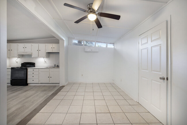 Building Photo - 1131 Leesville St