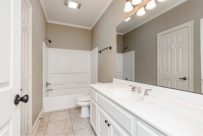 Building Photo - 828 Meadow Bend Dr