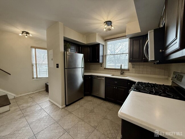 Foto del edificio - 17 Florida Grove Rd