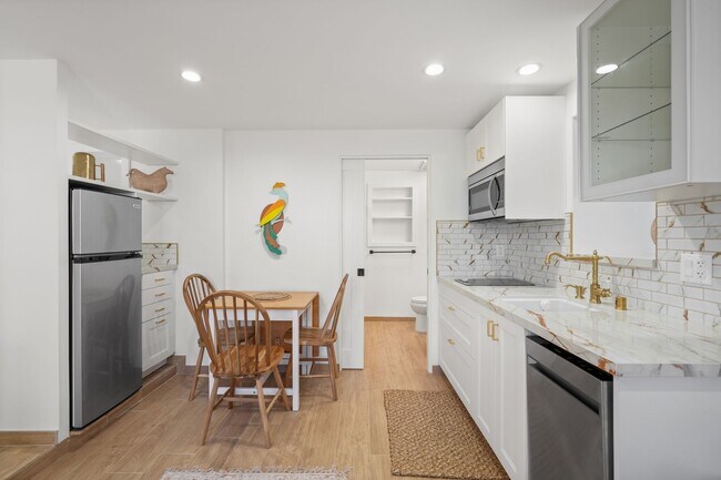 Foto del edificio - 2258 Helios Dr