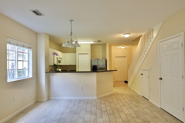 Building Photo - 5060 SE Mariner Garden Cir