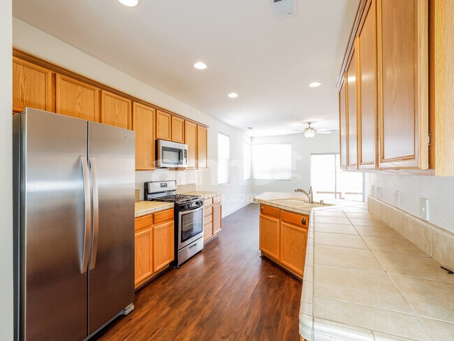 Building Photo - 554 N Sand Crane Cir